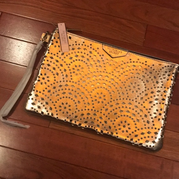 NWT Victoria Secret Rose Gold Laser Cut Wristlet - Picture 4 of 5